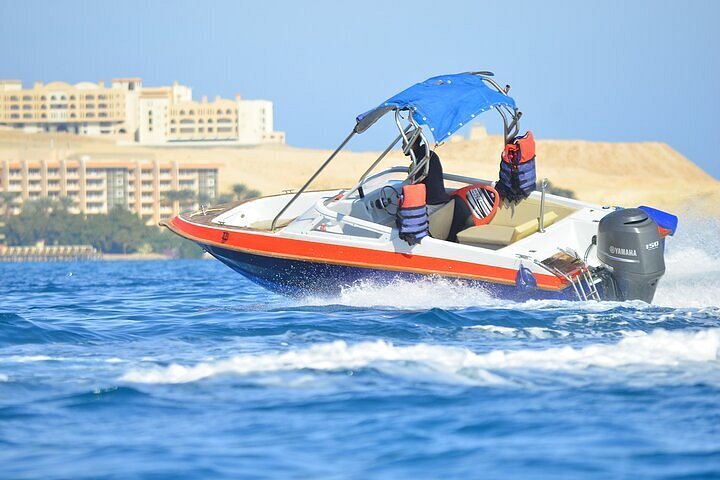 Speedboat tour on Orange Bay